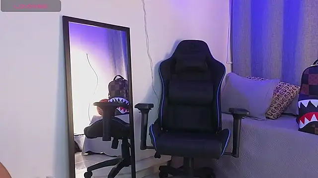 Živý XXX chat ASHTON_HILS