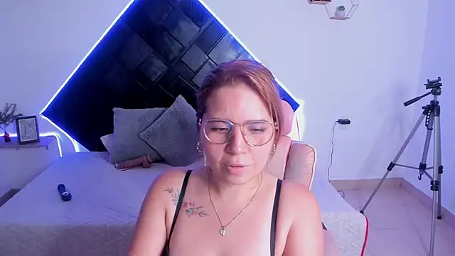 Sarah_miel Adlı Modelin Canlı XXX Sohbeti