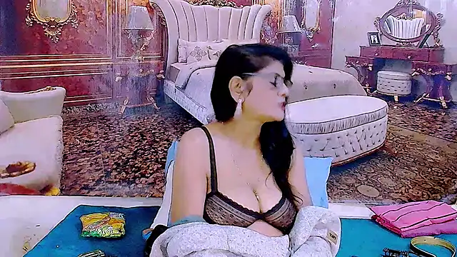 Chat +18 de IndianAllure ao vivo