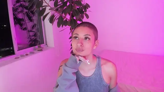 vandalovee_ Chat XXX in diretta