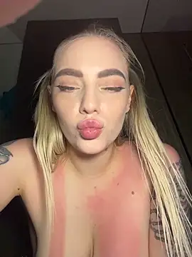 HugeBoobsAlice Adlı Modelin Canlı XXX Sohbeti