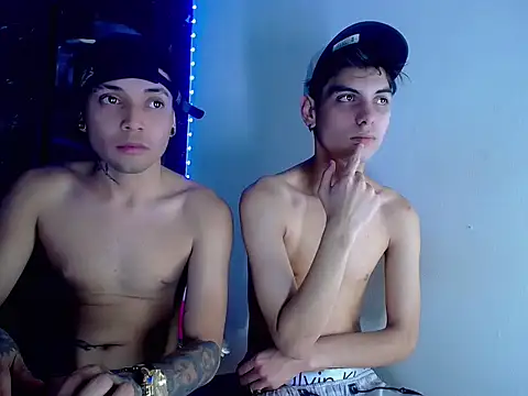TheShamefulBoys' Live XXX Chat