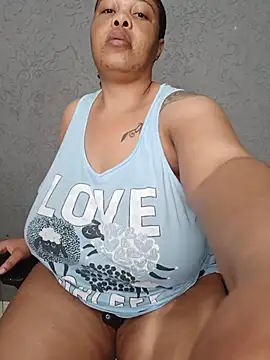 Fantasy1976's Live XXX Chat