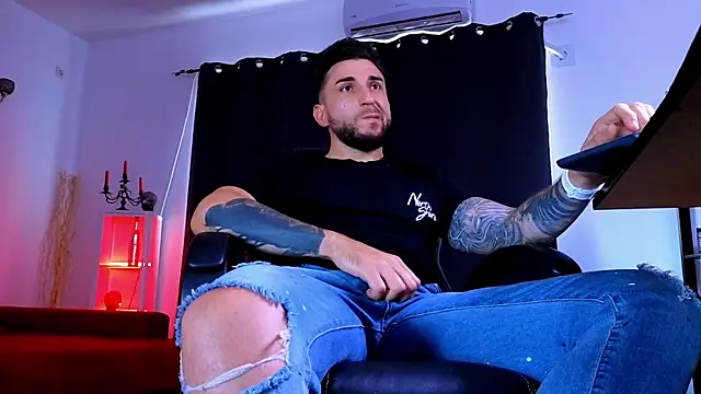 MightyAaron66 Live XXX-chat
