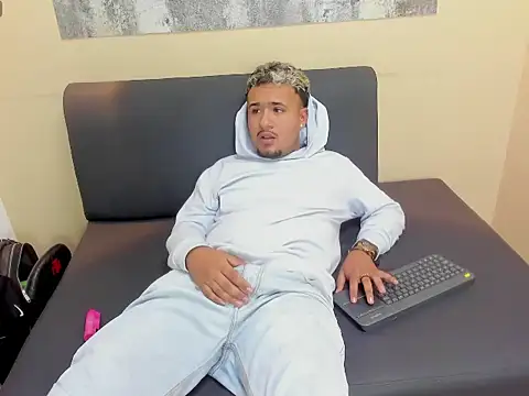 XXX chat uživo modela MAICOL_TORNER