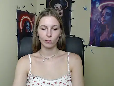 StrangerGi Chat XXX live