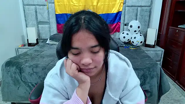 Chat +18 de laureentt_ ao vivo