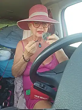 Hot-Muci élő XXX-chatje