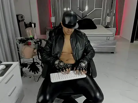 Chat XXX ao vivo de master_leather