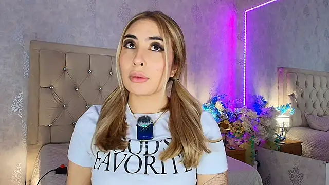 nini_love01 Adlı Modelin Canlı XXX Sohbeti