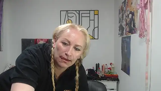 Онлайн чат XXX emperabigbootybigass