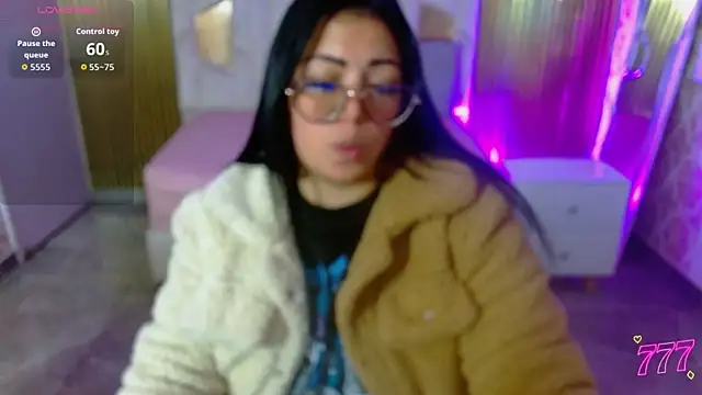 martinna_tay Adlı Modelin Canlı XXX Sohbeti