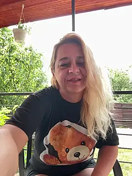 freyyamore1's Live XXX Chat