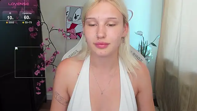 EvelinaLuu's Live XXX Chat