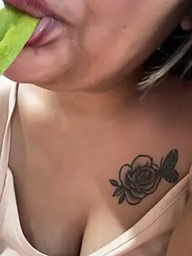 Rosy_BabyDoll's Live XXX Chat