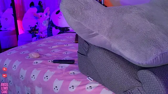 Онлайн чат XXX Angel-Lewd-Cake