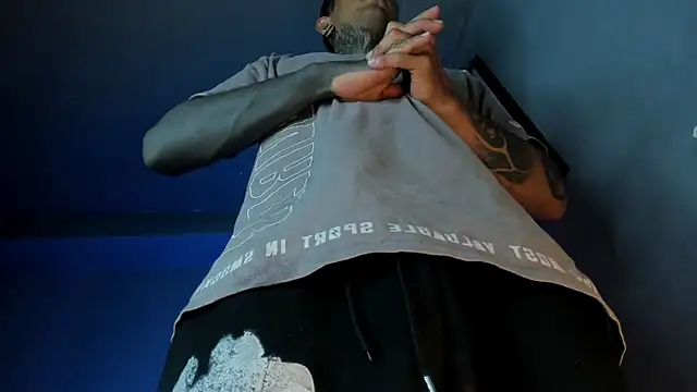 Travisttanner28のライブXXXチャット