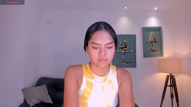 SaphiraJames' Live XXX Chat