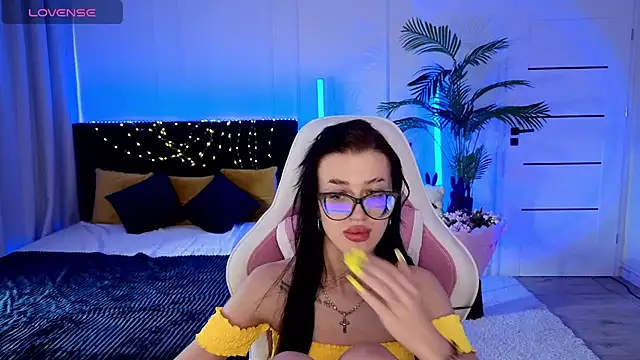 Ariella_Me Adlı Modelin Canlı XXX Sohbeti