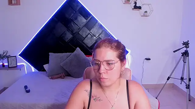 Czat XXX na żywo – Sarah_miel