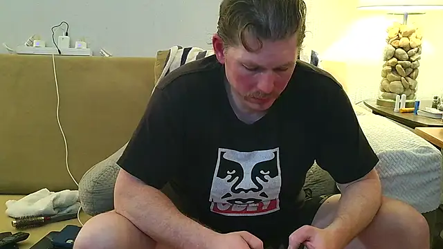 9VOLTT élő XXX-chatje