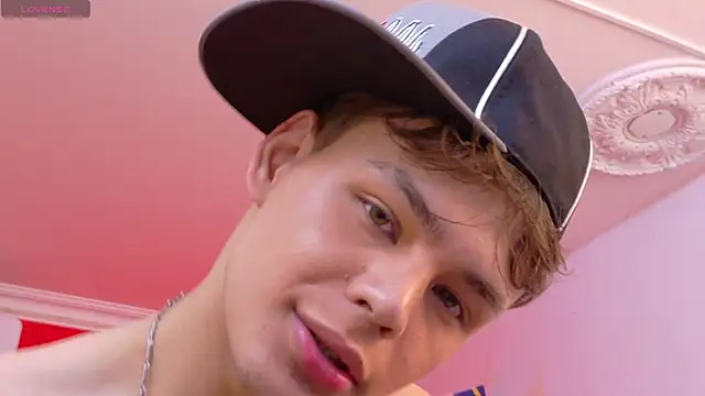 Chat XXX en directo de LoganSteel_