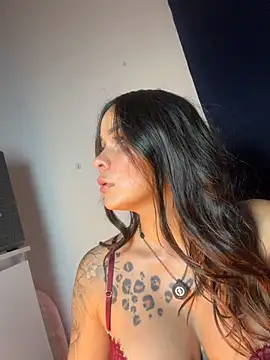 Chat XXX en directo de HotAlana_