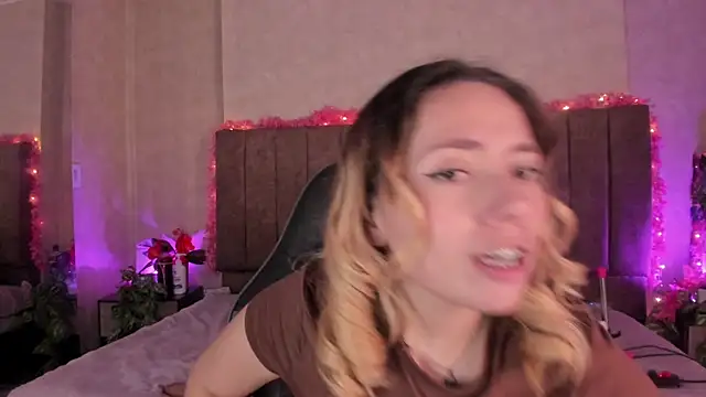 LanaMills_ XXX чат на живо