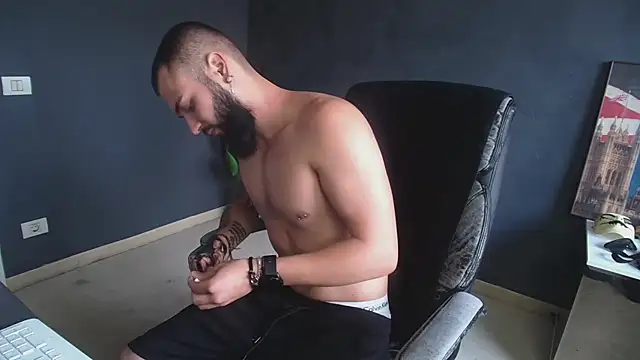 OscarWillss Adlı Modelin Canlı XXX Sohbeti