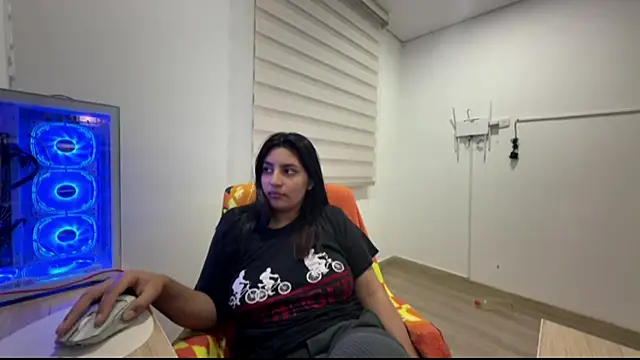Chat +18 de cloe_small ao vivo