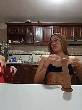 Chat +18 de TaraaHot ao vivo