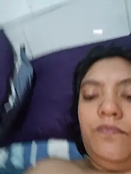 2Juicy_pussy's Live XXX Chat