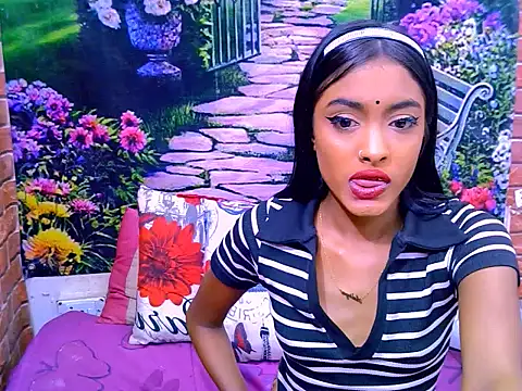 IndianPretty14u2Luv's Live XXX Chat