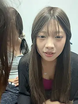 YY-1-1-1's Live XXX Chat