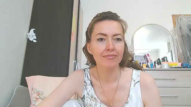 NicoleEunice87 Adlı Modelin Canlı XXX Sohbeti