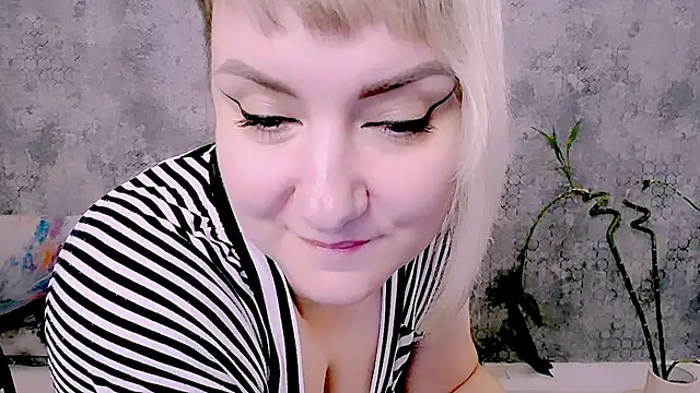 Djullia's Live XXX Chat