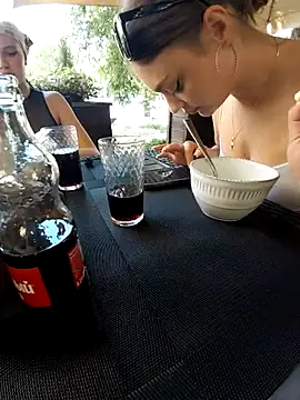 XXX chat uživo modela caressyourself