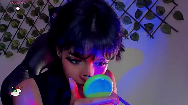 Anny_Kiitty élő XXX-chatje