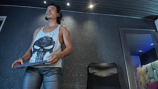 LycanMushu Live XXX-chat