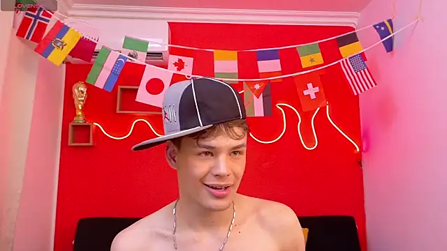 LoganSteel_ élő XXX-chatje