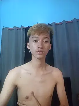 Fem_phiLboy69 Adlı Modelin Canlı XXX Sohbeti
