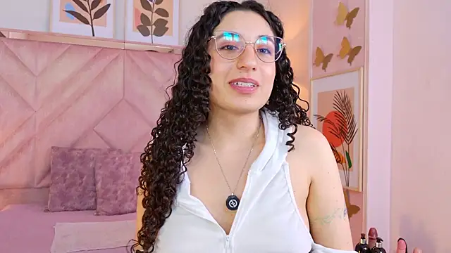 צ'אט XXX בשידור חי של DemiJones_
