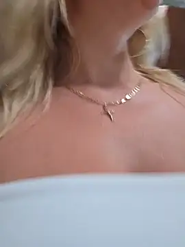 KaylinJan live XXX chat