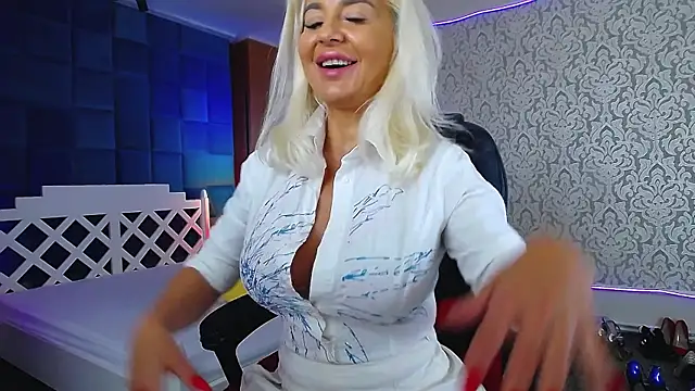 MissKora 现场XXX聊天