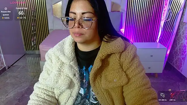 martinna_tay Adlı Modelin Canlı XXX Sohbeti