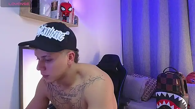 ASHTON_HILS élő XXX-chatje