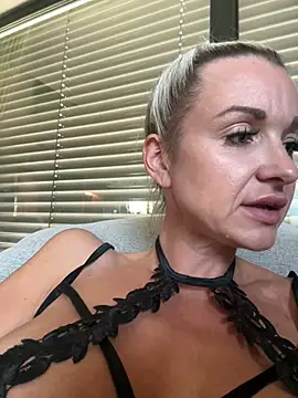 Bella-Tight's Live XXX Chat