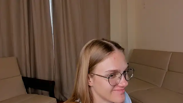 FemMantis' Live XXX Chat