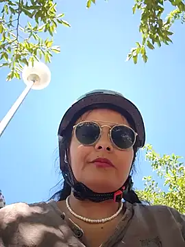 צ'אט XXX בשידור חי של bellapaty