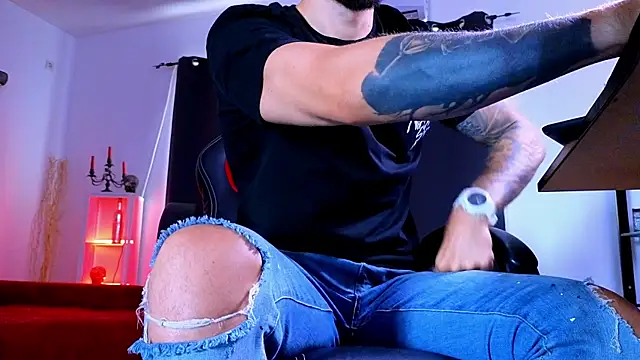 Czat XXX na żywo – MightyAaron66